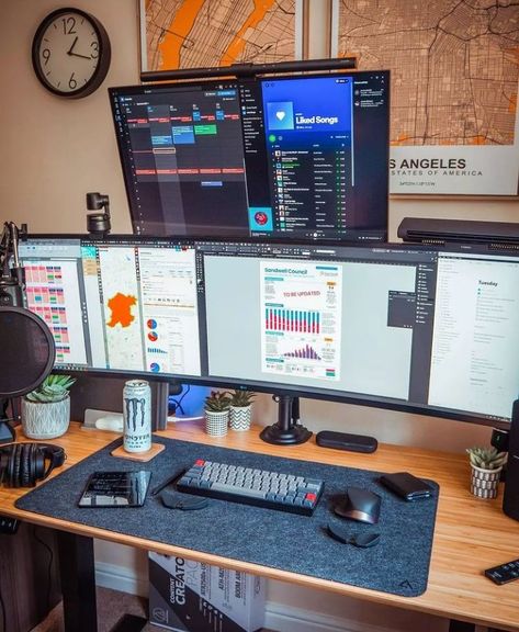 Software Developer Desk Setup, Data Analyst Desk Setup, Daytrading Setup, Computer Desk Organization, Desk Organizing, Setup Pc, Home Office Set Up, Battle Station, Computer Gaming Room