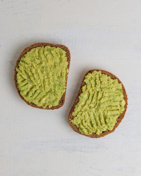 Desayuno Aesthetic, Grain Bread, Pan Integral, Whole Grain Bread, Tostadas, Free Photo, Avocado Toast, Guacamole, Simple Designs