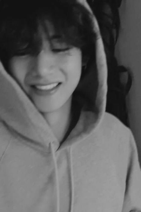 Taehyung Smile, V Smile, You Are My Moon, V Bta, Bts Black And White, Taehyung Selca, V Bts Wallpaper, Taehyung Photoshoot, Taehyung Funny