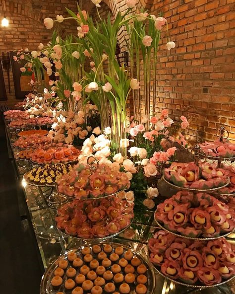 Prom Food Ideas Snacks, Royal Party Food, Wedding Brunch Buffet, Mexican Wedding Food, Buffet Aesthetic, Wedding Plating, Quince Food, Potluck Wedding, Catering Food Displays