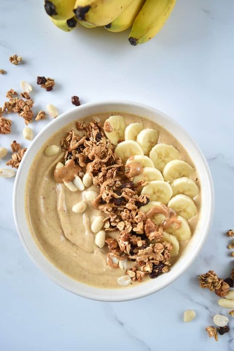 Healthy Peanut Butter Banana Smoothie Bowl | Hint of Healthy Peanut Butter Banana Smoothie Bowl, Petit Dej Healthy, Quick Vegan Breakfast, Peanut Butter Smoothie Bowl, Smoothie Bowls Recipe Easy, Bowl Recipes Easy, Smoothie Bowl Recipe Healthy, Summertime Snacks, Diy Oat Milk