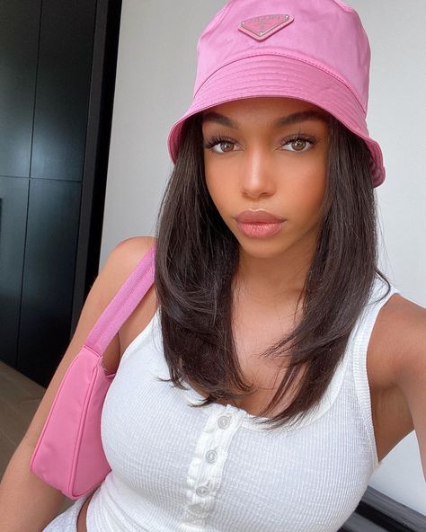 Prada Bucket Hat, Bucket Hat Outfit, Designer Bucket Hats, Lori Harvey, Bucket Hat Women, Pink Hat, Outfits With Hats, Human Hair Wigs, Wig Hairstyles