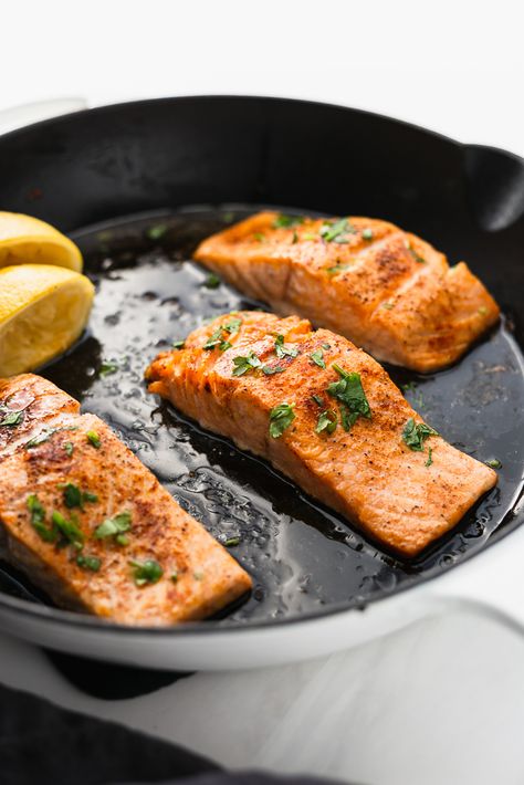 Heathly Recipes, Seared Salmon Recipes, Seared Salmon, Fish Dinner, Cooking Salmon, Clean Eats, Food Inspo, Baked Salmon, Low Carb Keto Recipes