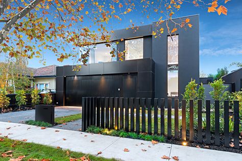 Elevation Exterior Design, Front Fence Ideas, Exterior House Renovation, Ultra Modern Homes, Black Fence, Front Garden Ideas, Modern Fence Design, Front Facade, Exterior Facade