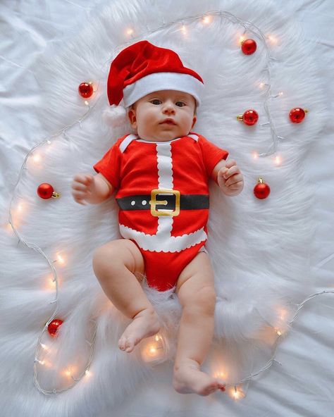 Christmas Baby Boy Photoshoot, Baby Boy Christmas Photoshoot, Monthly Baby Photos Boy, Baby Fashion Girl Newborn, Baby Christmas Photography, Newborn Christmas Photos, Christmas Baby Pictures, Baby Announcement Photoshoot, Newborn Photos Boy