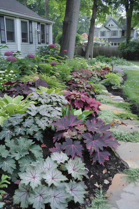 15 Essential Shade-Loving Plants for Your Front Yard Landscaping – Everyday Inspo Southern Shade Garden Ideas, Shaded Area Landscaping, Small Shady Backyard Ideas, Shady Garden Ideas Landscapes, Shade Garden Ideas Under Trees, Shady Yard Landscaping Ideas, Shady Landscape Ideas, Shady Flower Bed Ideas, Shade Landscaping Front Yard