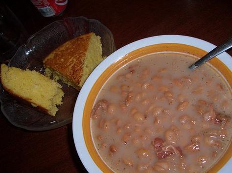 Southern Style Pinto Beans. Photo by J. Hill Southern Style Pinto Beans, Slow Cooker Rice Recipes, Pinto Beans Recipe, Pot Of Beans, Pinto Bean Recipes, Home Meals, Beans Recipe, Southern Cooking, Pinto Beans