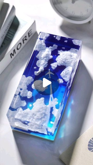 Resin Art Materials, Epoxy Resin Tutorial, Resin Box Ideas, Epoxy Ideas Diy, Clouds In Resin, Cute Resin Ideas, Resin Ideas Diy, Resin Crafts Ideas, Resin Craft Ideas