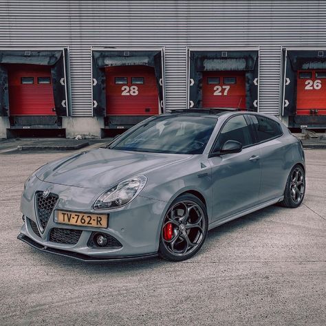 649 mentions J’aime, 17 commentaires - Nardo Grey Giulietta QV (@nardogrigio) sur Instagram : "Prettiest hatchback of them all, Alfa Romeo Giulietta 💎 ⠀⠀⠀⠀⠀⠀⠀⠀⠀ Car specs 🔧 in bio Shot by 📸…" Alfa Cars, Nardo Grey, Alfa Romeo Giulietta, Bmw M2, Bugatti Cars, Fancy Cars, Dream Garage, F1 Drivers, Love Car