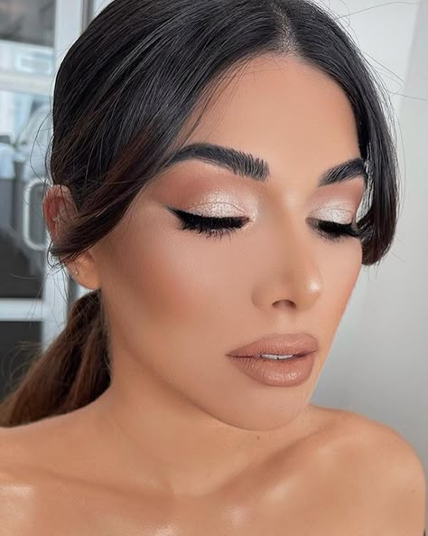 Eyeshadow Looks For Sage Green Dress, Makeup Looks To Match Green Dress, Makeup To Match Sage Green Dress, Makeup Looks For Mint Green Dress, Prom Makeup For Sage Green Dress, Prom Makeup For Mint Green Dress, Makeup For Sage Dress, Makeup With Light Green Dress, Makeup To Go With Sage Green Dress