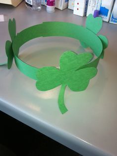 Sant Patrick, Keto Simple, Saint Patricks Day Art, Fete Saint Patrick, March Crafts, St Patricks Crafts, St Patricks Day Crafts For Kids, St Patrick Day Activities, Simple Wallpaper