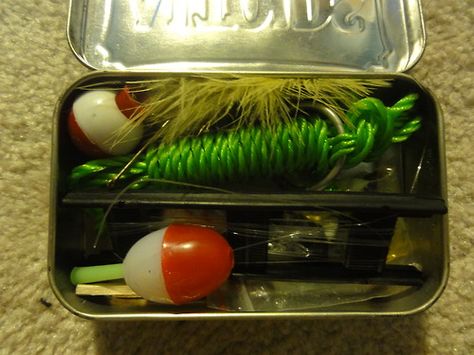 Nylon String Floats Hooks Bait Rope in an Altoids mint box for Operation Christmas Child Shoeboxes Occ Projects, Altoids Mints, Samaritans Purse, Christmas Child Shoebox Ideas, Operation Shoebox, Christmas Shoebox, Shoe Box Crafts, Tin Ideas, Operation Christmas Child Boxes