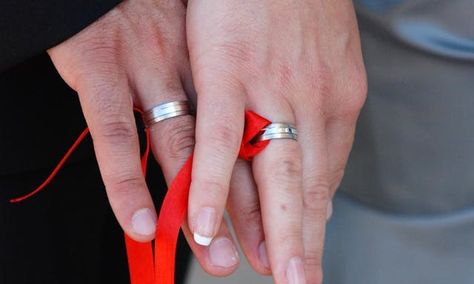 Ring Warming - An Irish Wedding Tradition Irish Wedding Ring, Ring Warming, Ring Warming Ceremony, Irish Wedding Traditions, Irish Wedding Rings, Wedding Help, Celtic Wedding Rings, Edwardian Jewelry, Commitment Ceremony