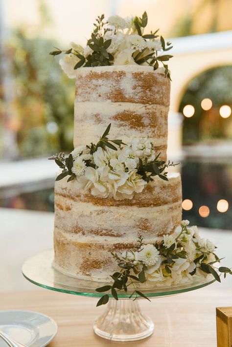 Wedding Cake Options, Summer Wedding Cakes, Wedding Cake Roses, Dream Wedding Decorations, Wedding Cake Flavors, Chocolate Wedding Cake, Romantic Garden Wedding, Themed Wedding Cakes