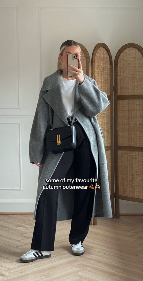 Katie Peake on TikTok Gray Coat Outfit Winter Style, Grey Coat Outfit Winter, Grey Coat Outfit, Eurotrip Outfits, Mantel Outfit, Winter Coat Outfits, Ny Outfits, Look Office, Look Adidas