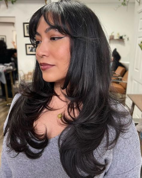 Round Layers Haircut With Bangs, Ryenne Snow Hair, Chest Length Haircut With Layers, Chest Length Hair With Layers, 2023 Bangs, Chest Length Hair, Layered Haircut With Bangs, Layers With Bangs, Salon Sink