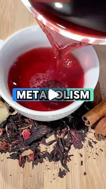 Healthy & Organic on Instagram: "🌺 Lose up to 7 pounds a week! 

While also detoxifying your liver and kidneys with this powerful homemade drink! 🌿🍵 

Packed with hibiscus, cinnamon, and ginger, this blend helps boost metabolism, regulate blood sugar, and curb hunger. Sip before meals for maximum results!

Save it and share it with someone you care about 🙏 

#health #naturalhealth #naturalremedies #healthy #healthyrecipes #healthyliving #Detox #hibiscus #bloating #weightloss  #weightlossrecipe #weightlossjourney" Hibiscus Juice Recipe, Hibiscus Juice, Healthy Teas Recipes, Tea For Inflammation, Weight Smoothies, Curb Hunger, Healthy Board, Boost Metabolism Drink, Wait Loss