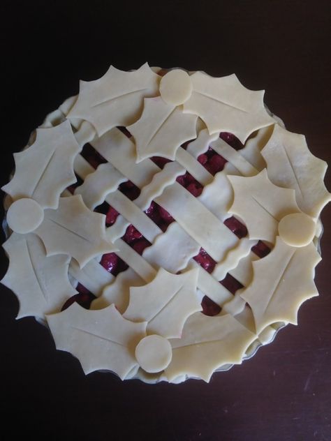 Christmas Pie Crust Designs Simple, Pie Crust Top Design Easy, Artistic Pies, Christmas Pie Crust Designs, Christmas Pie Crust, Christmas Pies, Fancy Pie Crust, Pie Crust Art, Crust Designs