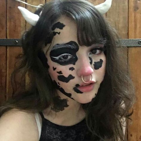 Cute Cow Makeup Halloween Easy, Animal Makeup Looks Easy, Cow Halloween Makeup Look, Cow Make Up For Halloween, Cow Cosplay Makeup, Pig Makeup Cute, Cute Halloween Makeup Animal, Animal Make Up Ideas, Animal Makeup Looks Halloween