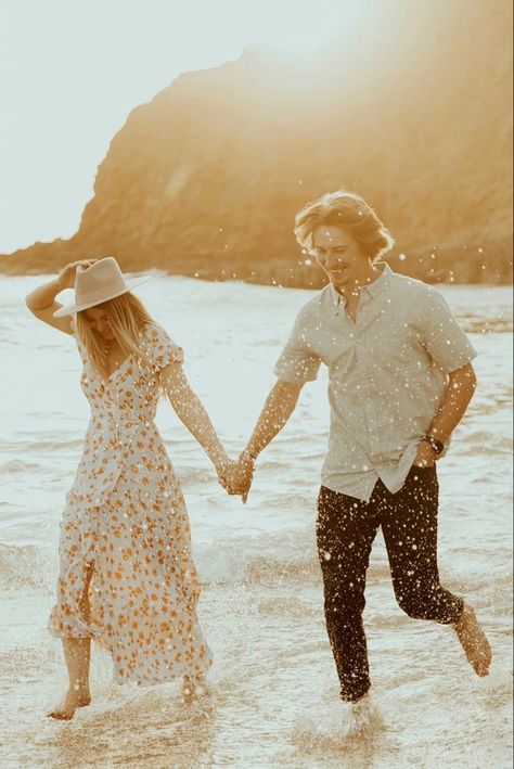 Summer Beach Couple Pictures, Beach Pose Ideas For Couples, Pre Wedding Shoot Outfit Ideas Beach, Prewedding Outfit Ideas Beach, Beach Wedding Couple Outfit, Beach Prewedding Outfit, Beach Outfits For Couples, Beach Outfits Couple, Beach Pre Nup Ideas