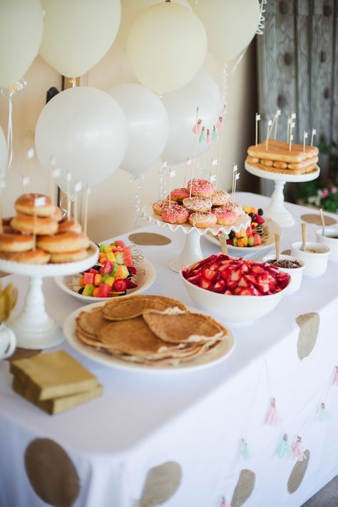 "Daphne's Donut Shop" Birthday Party by Peppermint Plum Photography @Alexandria smith http://www.fawnoverbaby.com/2013/05/daphnes-donut-shop-birthday-party-by.html First Birthday Brunch, Plum Photography, Brunch Mesa, Birthday Breakfast Party, Pancake Party, Pancakes And Pajamas, Donut Birthday Parties, Birthday Breakfast, Breakfast Party