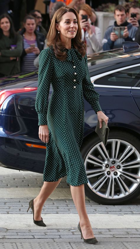 Kate Middleton Finds a Fun Alternative to Winter Florals | Vogue Kate Middleton Style Casual, Middleton Style Casual, Kate Middleton Style Dresses, Kate Middleton Wimbledon, Kate Middleton Stil, Kate Middleton Wedding Dress, Kate Middleton Pregnant, Style Kate Middleton, Kate Middleton Hats