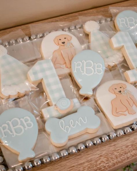 Labrador Birthday Party, Snips And Snails And Puppy Dog Tails First Birthday, Golden Retriever First Birthday, Golden Doodle Birthday Party, Puppy Dog Baby Shower Ideas, Puppy Party Cookies, Puppy Themed First Birthday Party, Puppy First Birthday Party, Puppy Baby Shower Theme