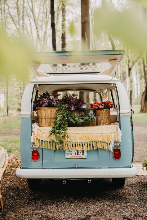 Spring Flower Stand - VW Mini Sessions — www.DelaneyDobson.com Spring Minis Photography Outdoor, Vw Flower, Stand Photography, Outdoor Photo Shoot, Flower Stand, Outdoor Photoshoot, Newborn Portrait, Outdoor Photos, Photography Family