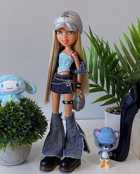 2000s Fashion Outfits Bratz, Beats Doll Outfits, Bratz Core Aesthetic Outfits, Bratz Denim Outfit, Bratz Dolls Outfits 2000s, Bratz Dolls Outfits, Bratz Outfits Inspiration, Bratz Outfits, Bratz Fashion