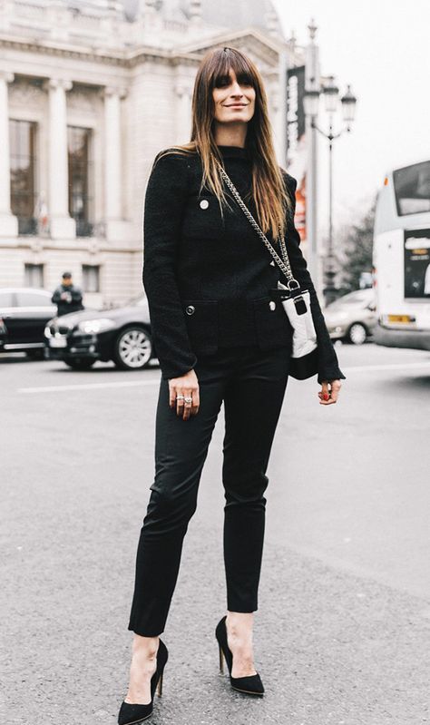 French trendsetter Caroline de Maigret has some seriously inspiring style advice. Paris Couture, Broad Shoulders, Womens Fashion Casual Spring, Womens Fashion Casual Summer, Womens Fashion Edgy, French Women, Black Women Fashion, Womens Fashion For Work, Fashion Over 40