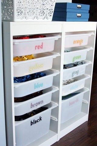 Fun Playroom Ideas, Trofast Ikea, Ikea Trofast Storage, Lego Organization, Organised Housewife, Playroom Organization, Lego Storage, Lego Minecraft, Plastic Storage Bins