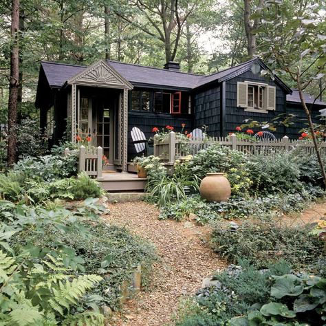 Maine Houses Cottages, English Cottage Front Porch, Woodland Cottage Exterior, Houses In Maine, Maine Cottage Exterior, Large Cottage House, Rustic Cottage Exterior, Maine Cottage Interiors, Small House Style