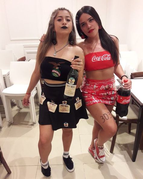 50+ Best Friend Halloween Costumes that the Internet is raving about - Hike n Dip Costumes Easy Last Minute, Spring Breakers Costume, Halloween Duo Costume, Duo Costume Ideas, Friend Halloween Costumes, Halloween Prisoner Costume, Partner Costumes, Outfit For Couples, Easy Last Minute Costumes