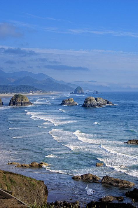 Canon Beach Oregon, Canon Beach, Oregon Beaches, Cannon Beach Oregon, Ocean Landscape, Cannon Beach, Beach Painting, Beautiful Places In The World, Beach Scenes