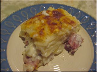 Peameal Bacon Casserole .. or Scalloped Potatoes with Peameal Bacon Recipes With Peameal Bacon, Bacon Casserole Recipes, Bacon Recipes Breakfast, Bacon Scallops, Ham Casserole Recipes, Bacon Recipes For Dinner, Peameal Bacon, Bacon Casserole, Breakfast Casserole Bacon