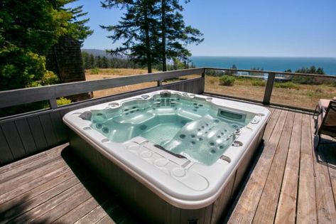 The best hot tub brands offer a range of options for a relaxing soaking experience in your own backyard. Check out this list of reputable manufacturers. Small Hot Tub, Large Hot Tub, Luxury Hot Tubs, Luxury Tub, Spa Oasis, Wallpaper Removal, Hot Tub Designs, Tub Enclosures, Spring Spa