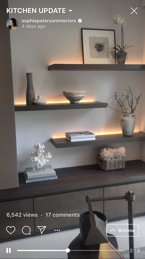 Shelves Display Ideas, Creative Wall Shelves, Cozy Decor Ideas, Shelves Display, Modern Floating Shelves, Floating Shelves Living Room, Floating Shelf Decor, Shelf Decor Living Room, Wall Shelving