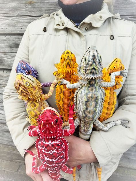 Bearded dragons agama amigurumi multicoloured. All lizards are hand painted. Crochet Bearded Dragon Pattern, Bearded Dragon Crochet Pattern Free, Bearded Dragon Crochet Pattern, Bearded Dragon Crochet, Crochet Bearded Dragon, Realistic Amigurumi, Reptile Crafts, Lizard Terrarium, Crochet Beard