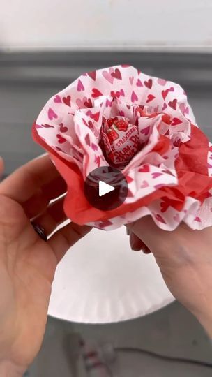 86K views · 339 reactions | Just had to try this lollipop flower trend! So cute for easy Valentines gifts 💕 #diy #valentines #easycraft #valentinesgifts | Emily Seilhamer Art | Emily Seilhamer Art · Original audio Cheap Valentine's Day Jewelry With Flower Charm, Valentines Sucker Ideas, Easy Valentines Gifts, Sucker Valentines, Lollipop Flower Valentine, Lollipop Flower, Valentine’s Day Suncatcher, Simple Valentines Gifts, San Valentine