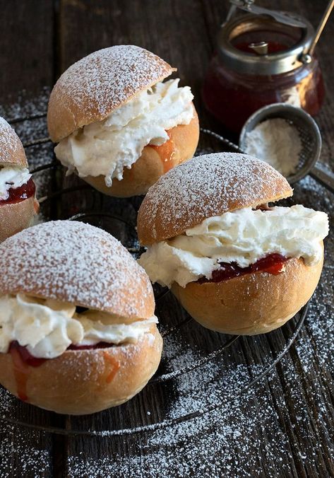 Jan 23, 2019 - A classic British treat, these Cornish Splits are a lovely yeast bun, filled with jam and whipped cream. Perfect for a special dessert. #cornishsplit #recipe #recipeswithjam #seasonsandsuppers Uk Dishes, Cornish Recipes, Multicultural Recipes, British Baking Show Recipes, British Bake Off Recipes, Bake Off Recipes, British Cooking, British Recipes, British Desserts