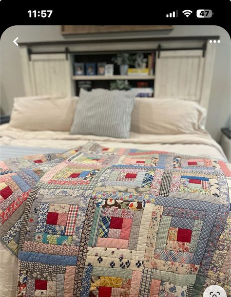 Strippy Quilts, Quilting Pillows, Patchwork Quilting Designs, Vintage Quilts Patterns, Log Cabin Ideas, Patchwork Inspiration, Log Cabin Quilt Pattern, Diy Sewing Gifts, Abstract Quilt