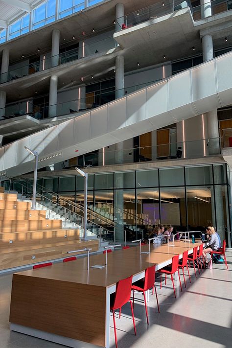 Flex High Back chairs from Andreu World at University of Cincinnati, in Cincinnati (United States). | Sillas Flex High Back de Andreu World en la Universidad de Cincinnati, en Cincinnati (Estados Unidos). #AndreuWorld #Flex High Back #Chairs #Cazzaniga #ContemporaryDesign #InteriorDesign #Educational #University #MeetingRooms #Projects University Of Cincinnati Dorm, University Of Cincinnati Aesthetic, Cincinnati University, Berkeley College Nyc, Concordia University, College Vision Board, College Motivation, University Of Cincinnati, Dream College