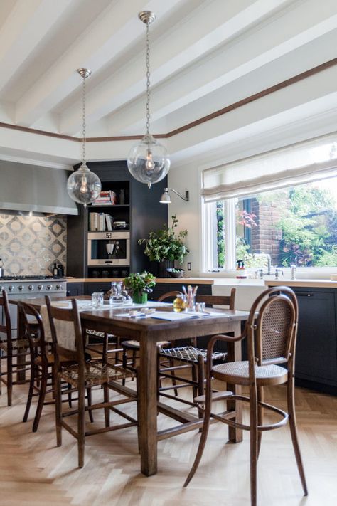 Dreamy Interiors, Navy Kitchen, Kitchen Transitional, Island Table, Open Plan Kitchen Dining, Kitchen Ceiling, Family Kitchen, Transitional Kitchen, Room Decorations