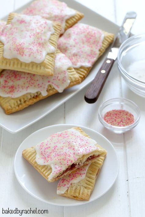 Homemade Poptart, Sf Desserts, Brunch Recipies, Strawberry Pop, Poptart Recipe, Strawberry Pop Tart, Mini Tarts, Strawberry Breakfast, Recipe Strawberry