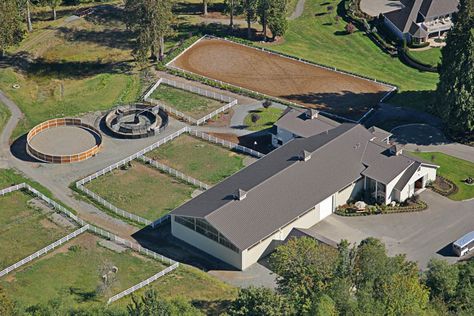 Tee shaped stable and riding arena - by Equine Facility Design horse ranch life Equine Facility Design, Equine Facility, Equine Barns, Barn Layout, Equestrian Barns, Horse Farm Ideas, Riding Arena, Horse Arena, Horse Shelter