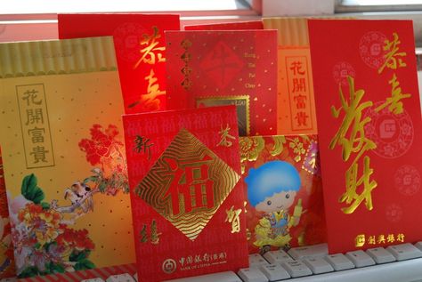 A mini tutorial regarding red envelope etiquette. Lai See envelopes are a Chinese tradition, typically given out for weddings, births, and Chinese New Year. Chinese New Year Red Envelopes, Lunar New Year Celebration, Hong Bao, Chinese New Year Food, Lunar Year, Chinese Year, Red Pocket, Red Packet, Red Envelope