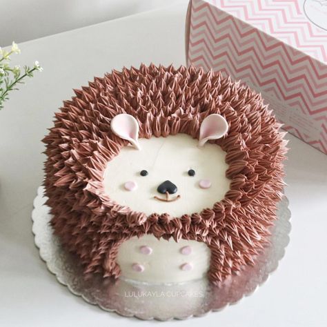 @lulukaylacupcake on Instagram: “adorable hedgehog cake #cake #lulukaylacupcake .” Hedgehog Cupcake, Cake Decorating Simple, Sonic The Hedgehog Cake, Hedgehog Cake, Hedgehog Birthday, Salty Cake, Cake Central, Animal Cakes, Fox Cookies