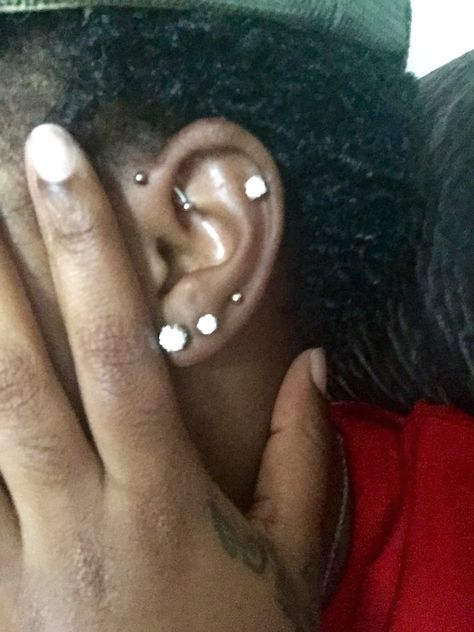 Forward Helix Piercing Black Women, Helix Piercing Black Women, Helix Piercing Black, Forward Helix Piercing Ideas, Piercing Black Women, Body Decoration, Forward Helix Piercing, Cool Piercings, Forward Helix