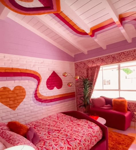 Lesbian House Ideas, Lesbian Interior Design, Lesbian Decor Home, Sapphic Bedroom, Trixie Motel Rooms, Lesbian House Decor, Lesbian Apartment Ideas, Lesbian Room Decor, Lesbian Bedroom Ideas