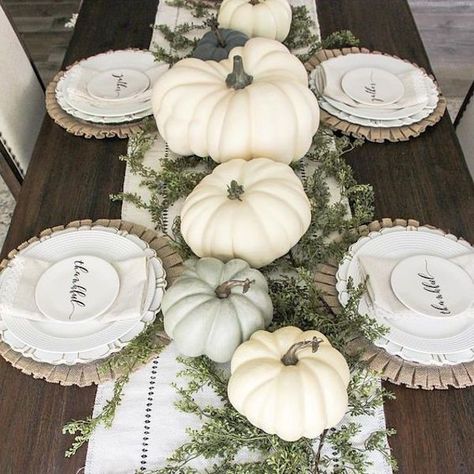 Table Runner Christmas, Rustic Wedding Decorations, Tafel Decor, Neutral Fall Decor, Fall Thanksgiving Decor, Fall Tablescapes, Thanksgiving Table Settings, Fall Table Decor, Thanksgiving Tablescapes